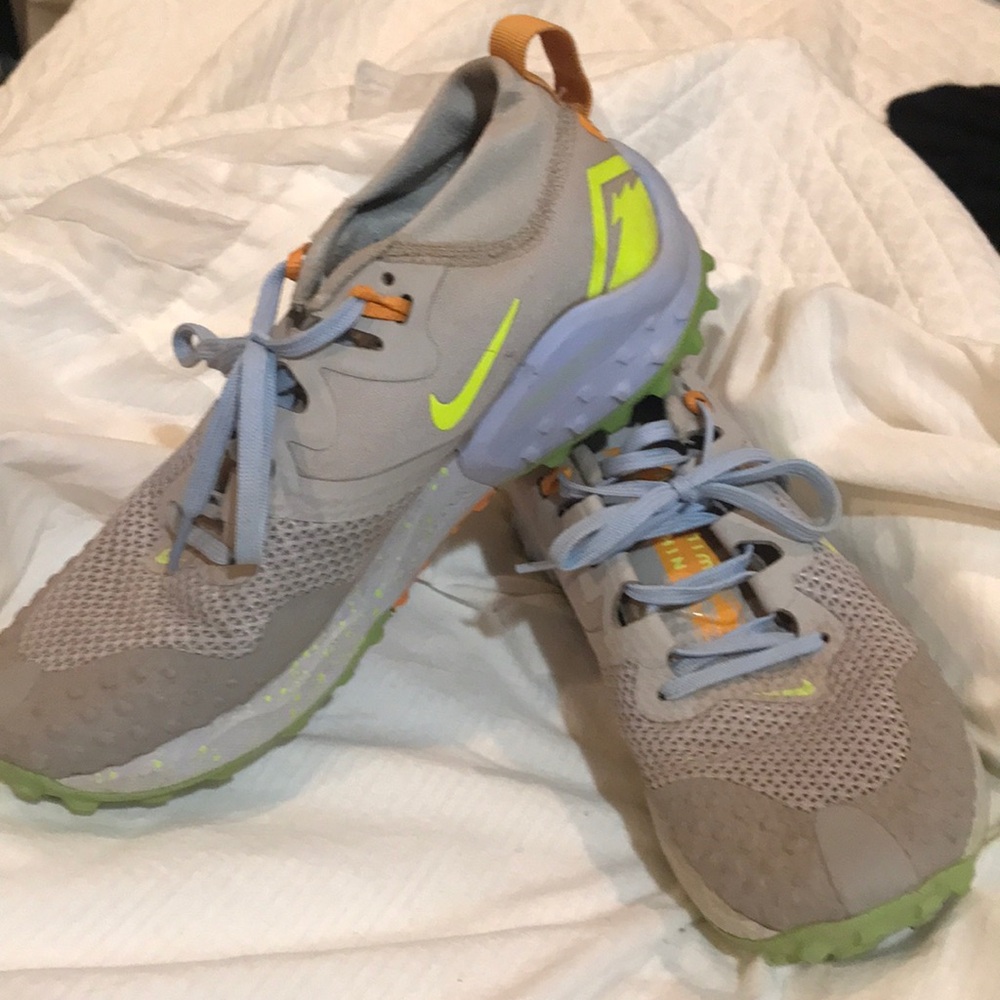 Nike Wild Horse 7 Light Iron Ore Volt Trail React Running Gray Size 6.5